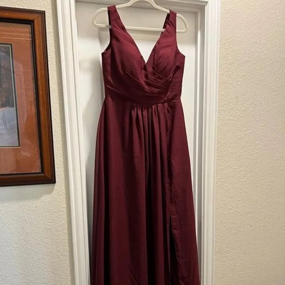 Burgundy party dress - Picture 1 of 2